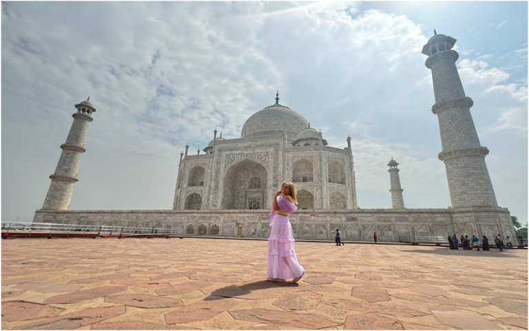 A Royal Road Trip: Discover the Taj Mahal by Car from Delhi