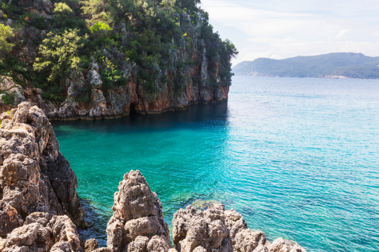 Experiencing the Turkish Coast on a Yacht Charter with Jacuzzi